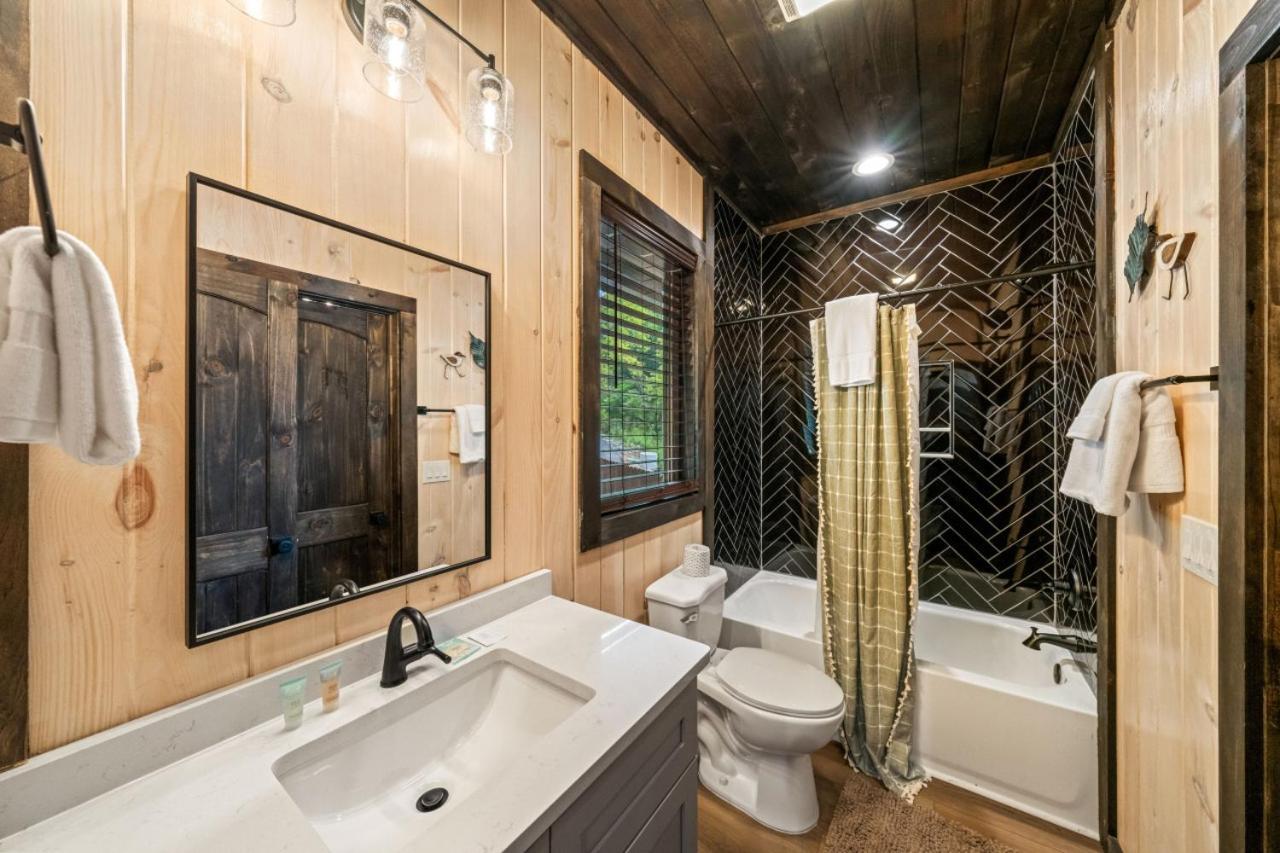 Cozy Cove Retreat W Lake View Hot Tub Firepit 댄드리지 외부 사진
