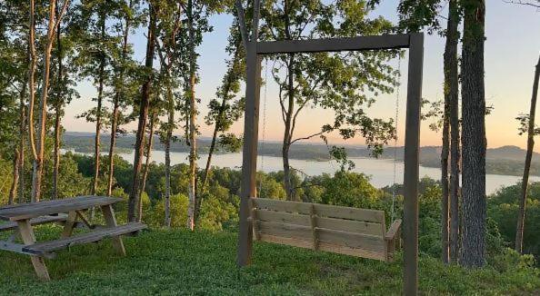 Cozy Cove Retreat W Lake View Hot Tub Firepit 댄드리지 외부 사진
